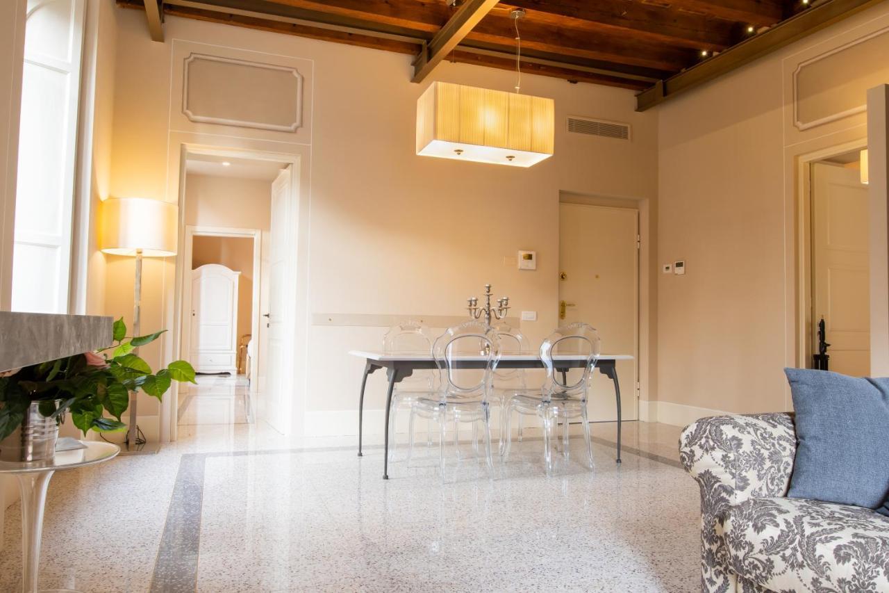 Noble Floor - Luxury Apartment Лука Екстериор снимка